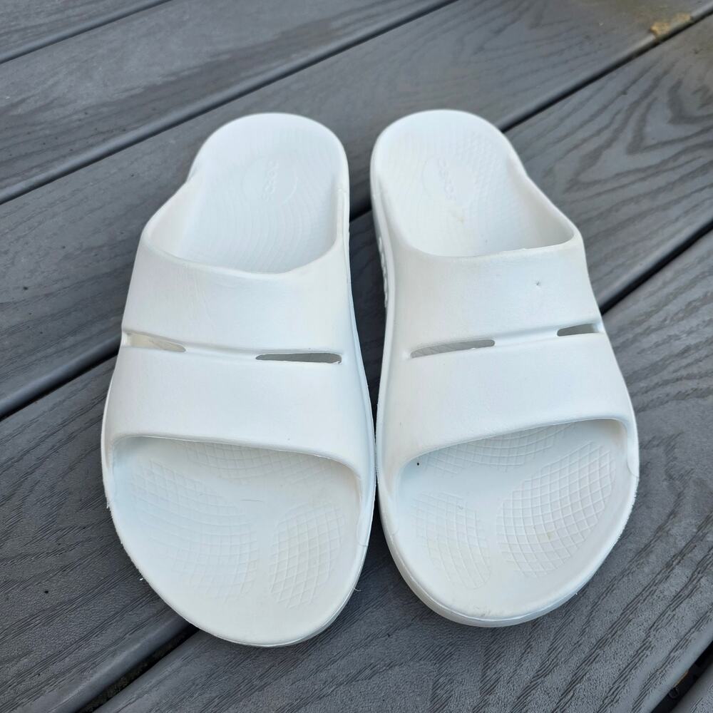 Oofos Women's Men's Ooahh Luxe Slide White, Size M 10 & W 12
